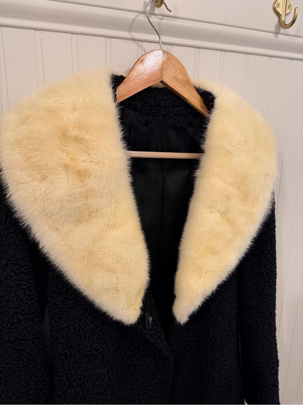 Schiaparelli Women’s S Black/Ivory Mid-Length Lined Hook & Eye Fur Trim